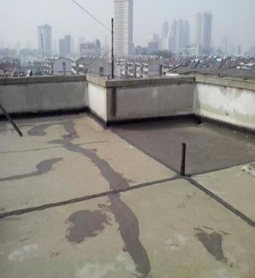 滨海新漏水维修 楼顶漏水是什么原因，楼顶漏水维修方法是什么?